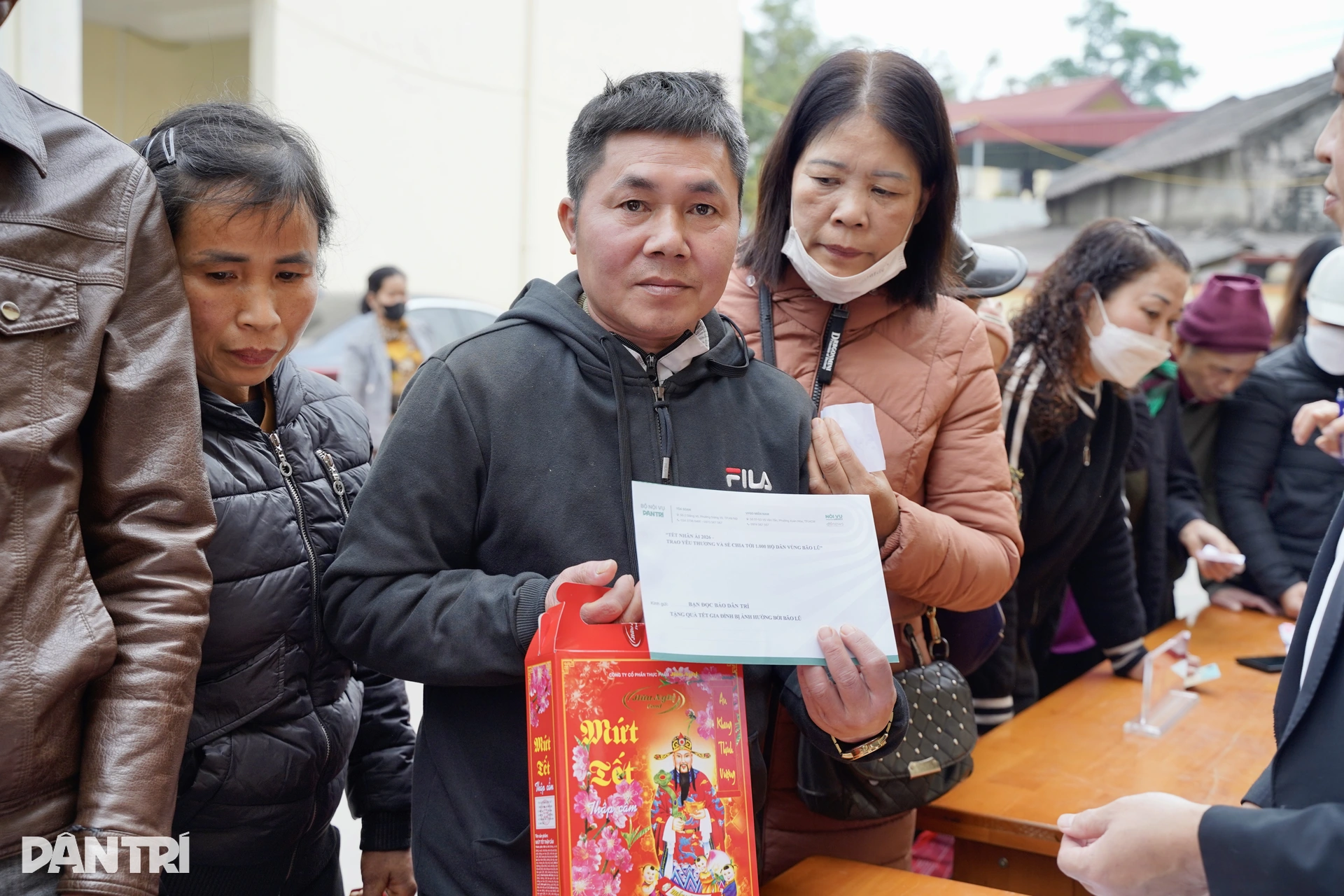 Báo Dân trí trao quà Tết Nhân ái tới 100 hộ khó khăn ở Thái Nguyên - 9 Báo Dân trí trao quà Tết Nhân ái tới 100 hộ khó khăn ở Thái Nguyên - 9