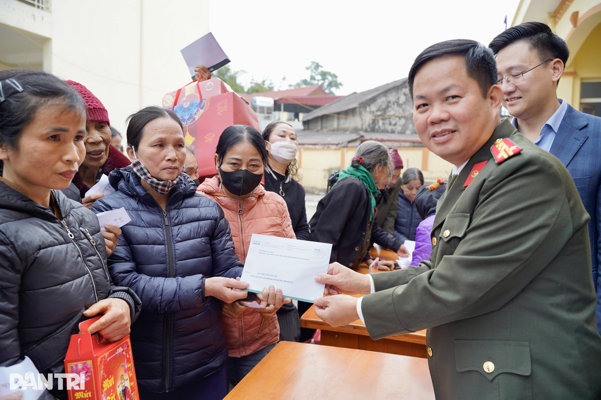 Báo Dân trí trao quà Tết Nhân ái tới 100 hộ khó khăn ở Thái Nguyên - 8 Báo Dân trí trao quà Tết Nhân ái tới 100 hộ khó khăn ở Thái Nguyên - 8