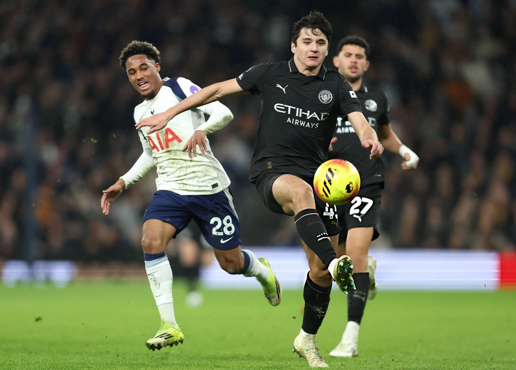 Tottenham thoát thua ngoạn mục trước Man City, Arsenal hưởng lợi - 2 Tottenham thoát thua ngoạn mục trước Man City, Arsenal hưởng lợi - 2