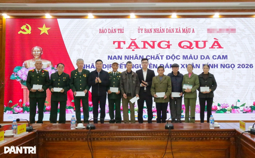 Báo Dân trí tặng quà Tết người có công với cách mạng tại Lào Cai - 3