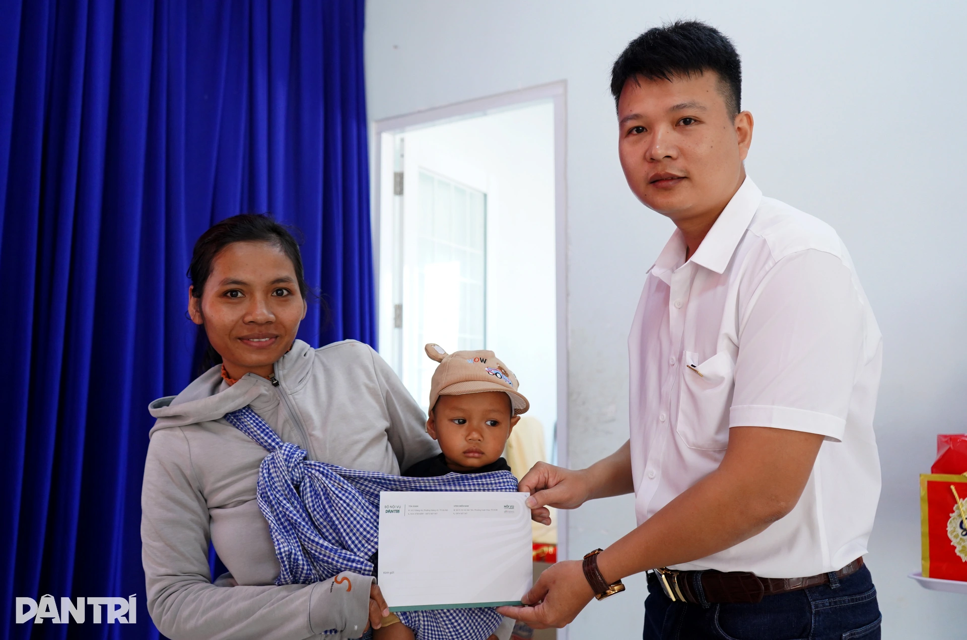 Được tặng 1 triệu đồng sắm Tết, người dân mừng lắm! - 3 Được tặng 1 triệu đồng sắm Tết, người dân mừng lắm! - 3
