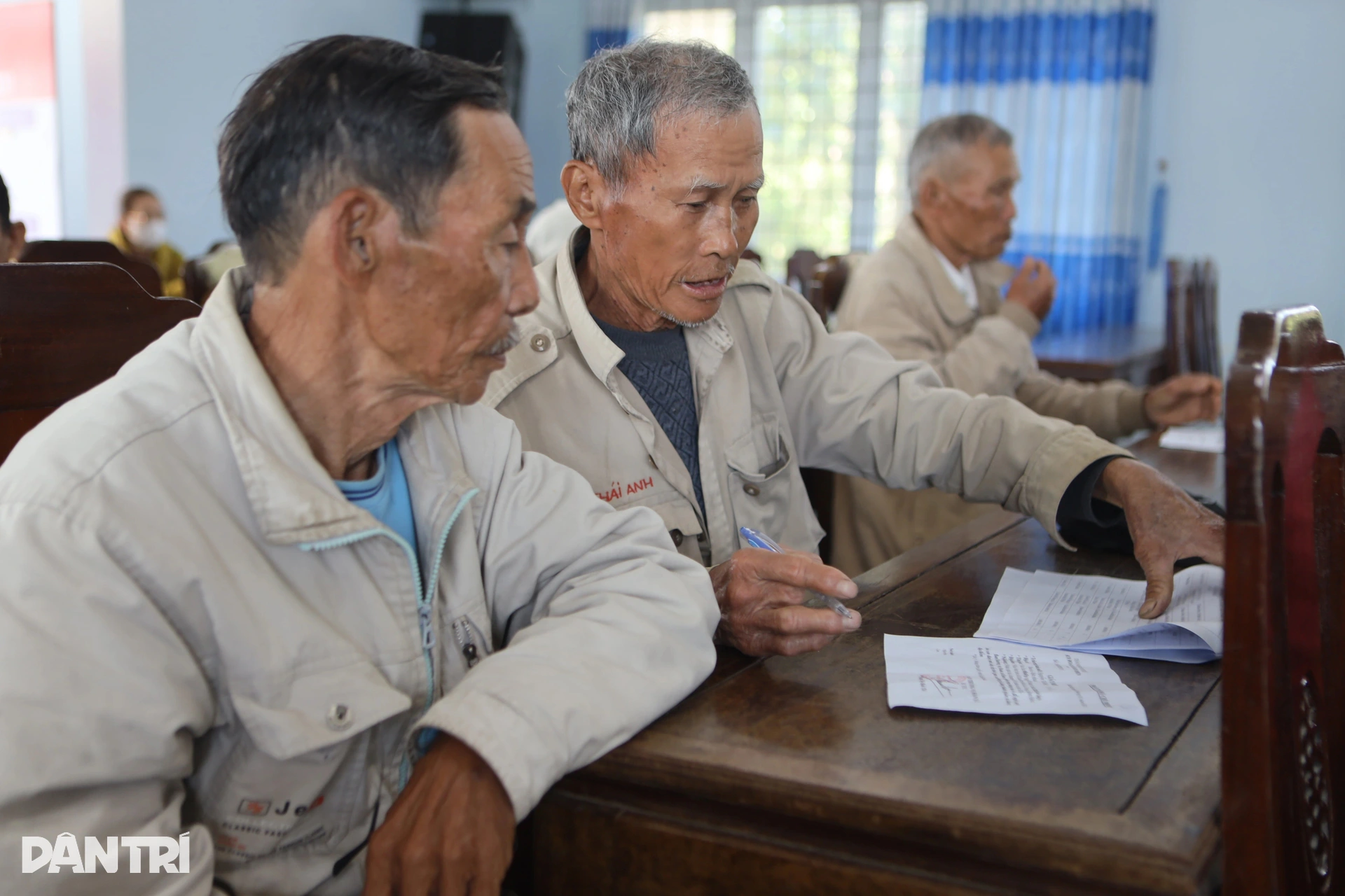 Nhờ quà bạn đọc Dân trí, tôi có thêm tiền mua áo mới cho các cháu đón Tết - 5