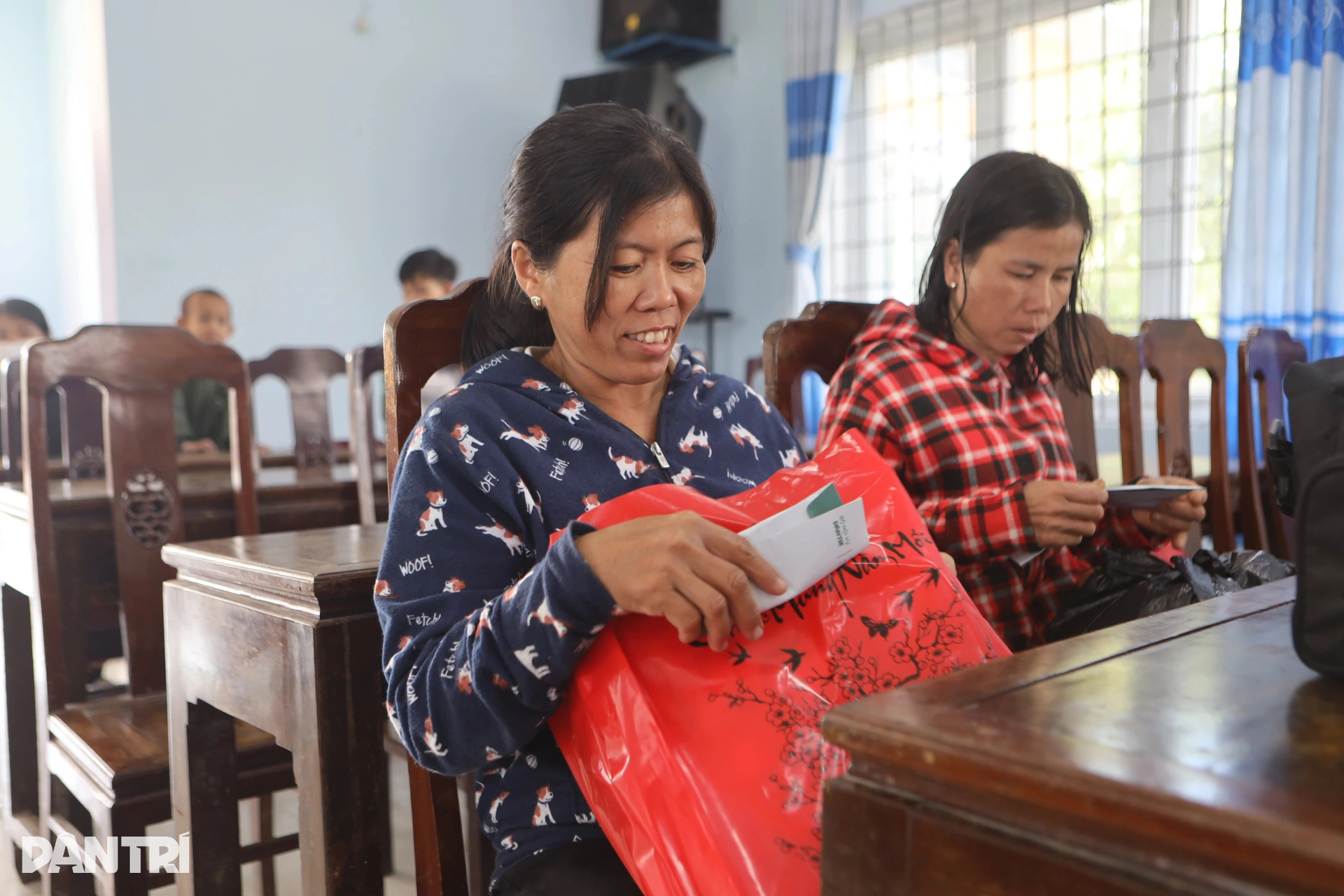 Nhờ quà bạn đọc Dân trí, tôi có thêm tiền mua áo mới cho các cháu đón Tết - 12