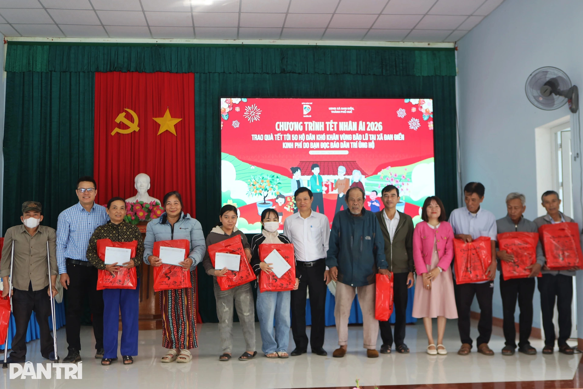 Nhờ quà bạn đọc Dân trí, tôi có thêm tiền mua áo mới cho các cháu đón Tết - 13