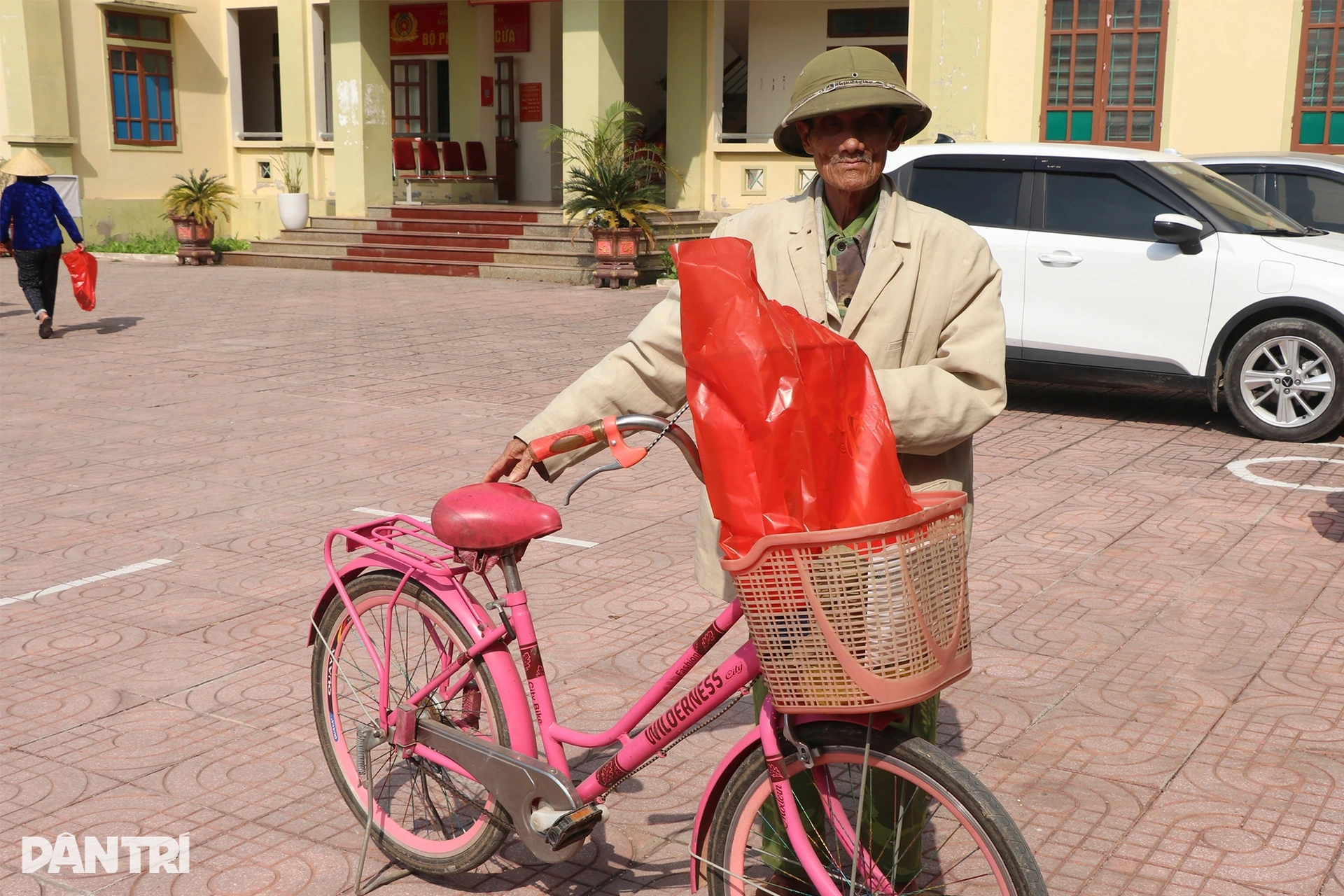 Có quà Dân trí, tôi để mua thịt Tết, bánh thắp hương cúng tổ tiên - 8 Có quà Dân trí, tôi để mua thịt Tết, bánh thắp hương cúng tổ tiên - 8