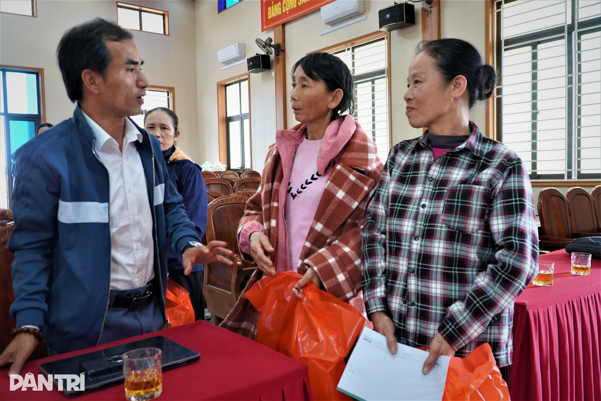 Cơn bão dữ còn trong ký ức, Tết thêm ấm bởi nghĩa tình bạn đọc Dân trí - 8