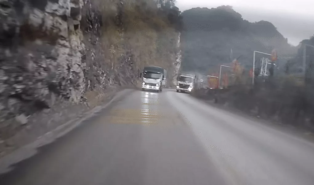 Xe lao như bay ở đèo Đá Trắng: Phút thoát chết nghẹt thở của lái xe taxi - 2 Xe lao như bay ở đèo Đá Trắng: Phút thoát chết nghẹt thở của lái xe taxi - 2