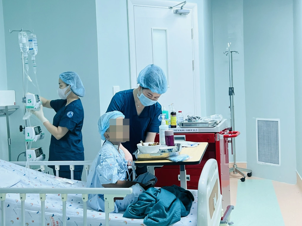 Cuộc lội ngược dòng ngoạn mục của bé trai suy tủy, có tỷ lệ tử vong tới 80% - 2