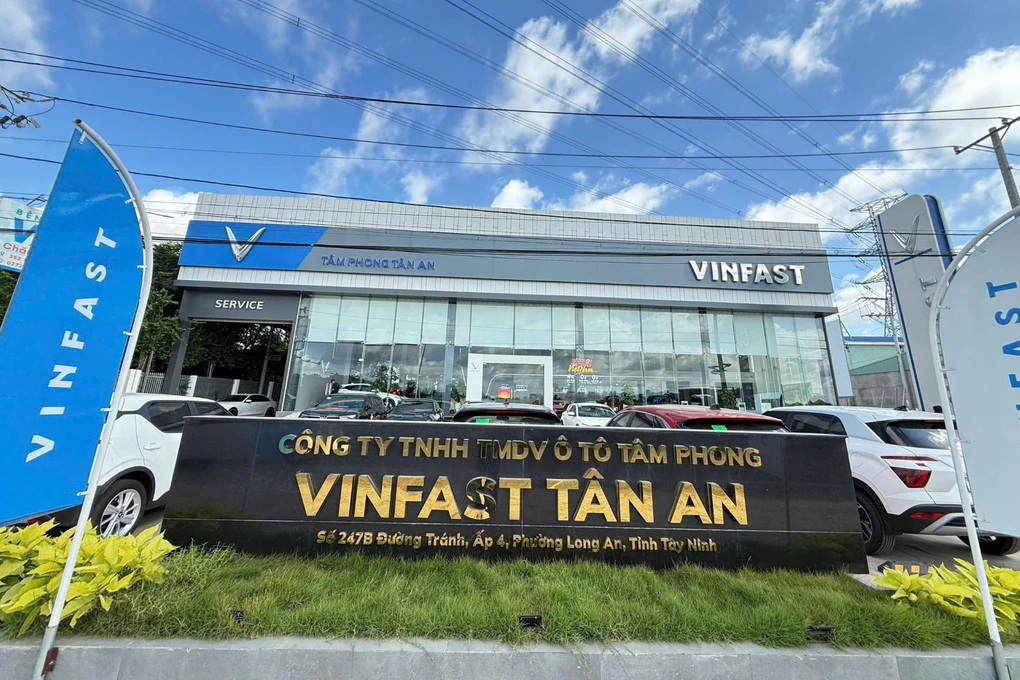 Chủ đại lý VinFast: “Doanh số xe và doanh thu dịch vụ tăng trưởng mạnh” - 2 Chủ đại lý VinFast: “Doanh số xe và doanh thu dịch vụ tăng trưởng mạnh” - 2