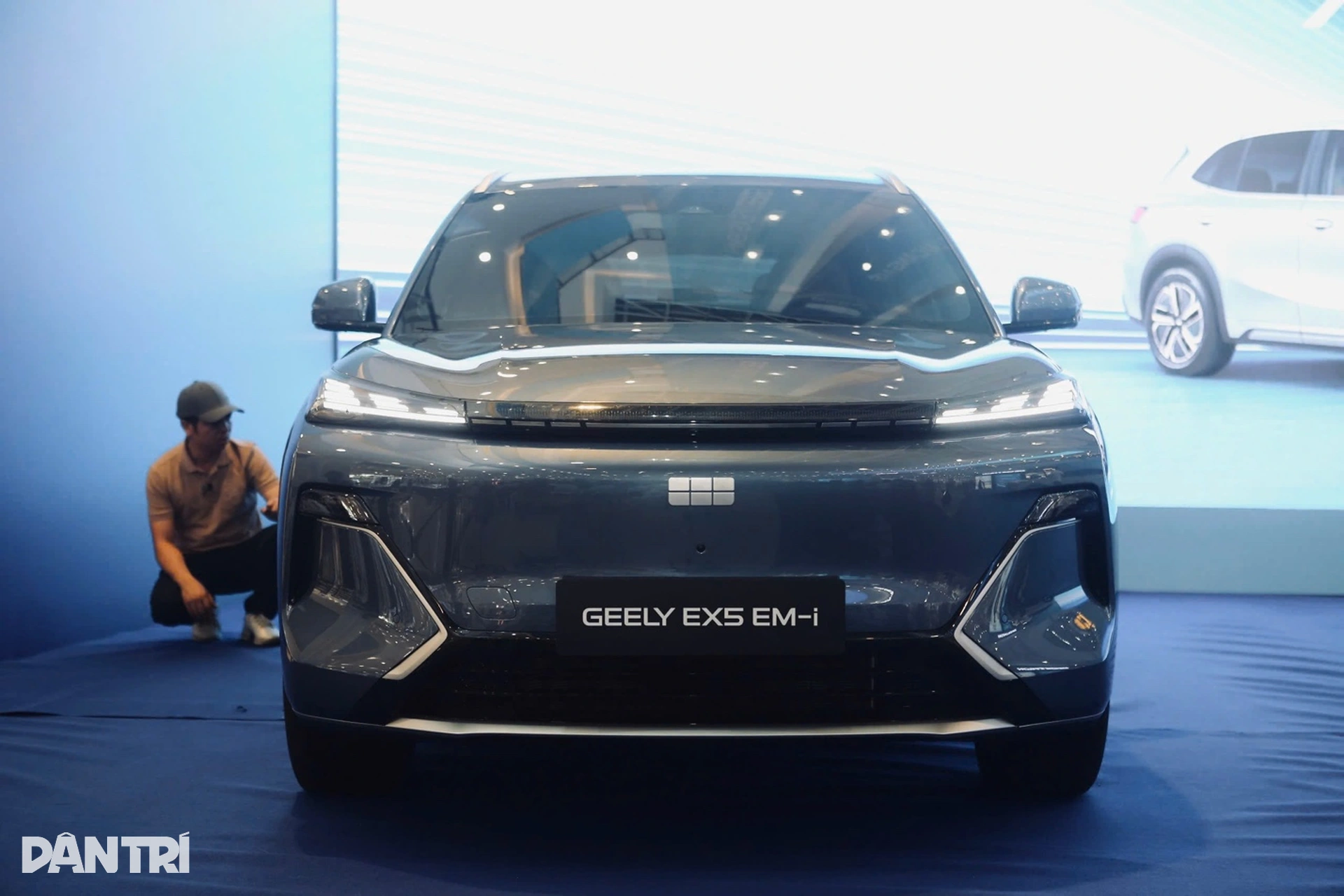 Geely EX5 PHEV giá gần 1 tỷ đồng, đối thủ mới của Sealion 6 và Destinator - 4