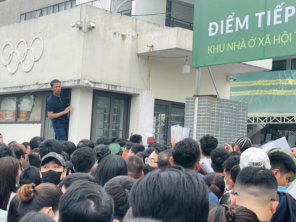 Tỷ phú Phạm Nhật Vượng nói đổi tên sân vận động Trống Đồng là có lý do - 4 Tỷ phú Phạm Nhật Vượng nói đổi tên sân vận động Trống Đồng là có lý do - 4