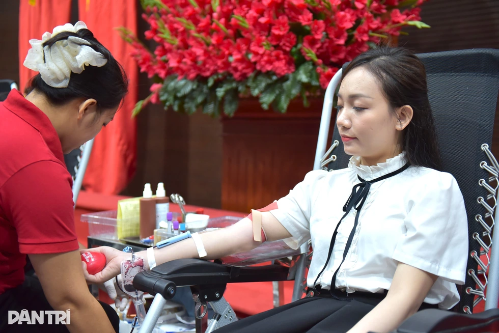 Cán bộ Bộ Nội vụ tham gia hiến máu, lan tỏa nghĩa cử vì cộng đồng - 4 Cán bộ Bộ Nội vụ tham gia hiến máu, lan tỏa nghĩa cử vì cộng đồng - 4