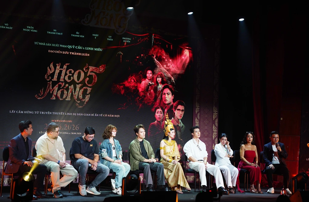 Ốc Thanh Vân ngoại hình khác lạ, đóng cặp mỹ nam kém 14 tuổi - 3 Ốc Thanh Vân ngoại hình khác lạ, đóng cặp mỹ nam kém 14 tuổi - 3