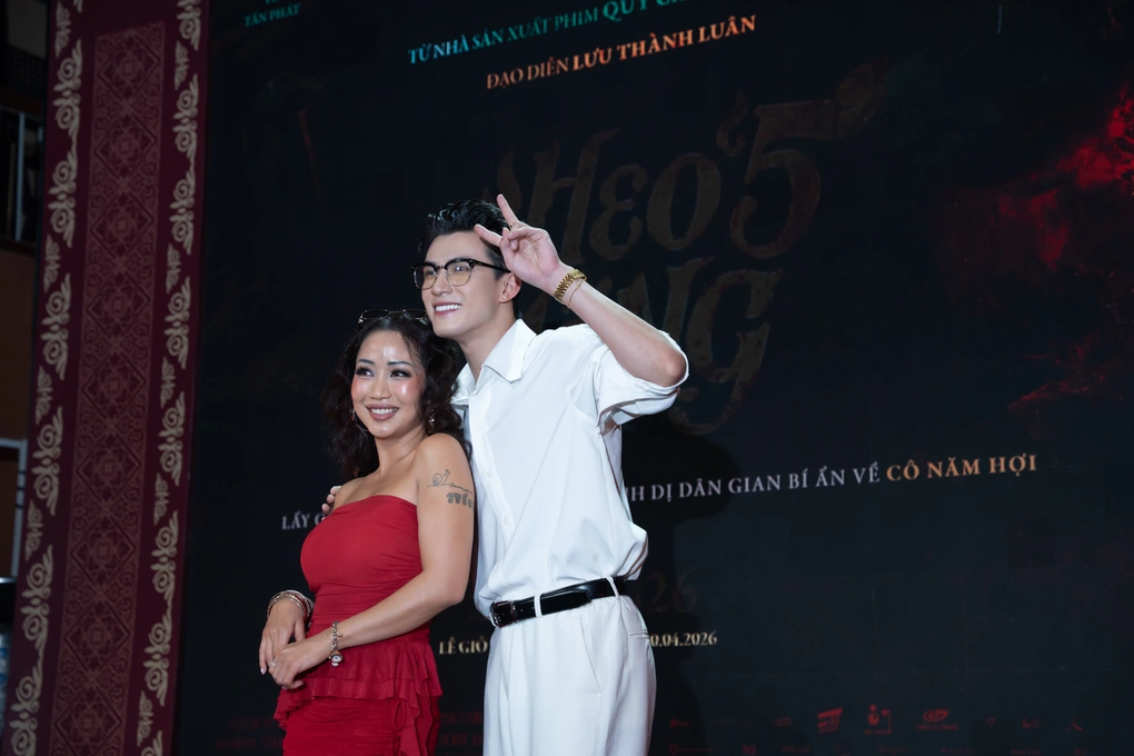 Ốc Thanh Vân ngoại hình khác lạ, đóng cặp mỹ nam kém 14 tuổi - 2 Ốc Thanh Vân ngoại hình khác lạ, đóng cặp mỹ nam kém 14 tuổi - 2