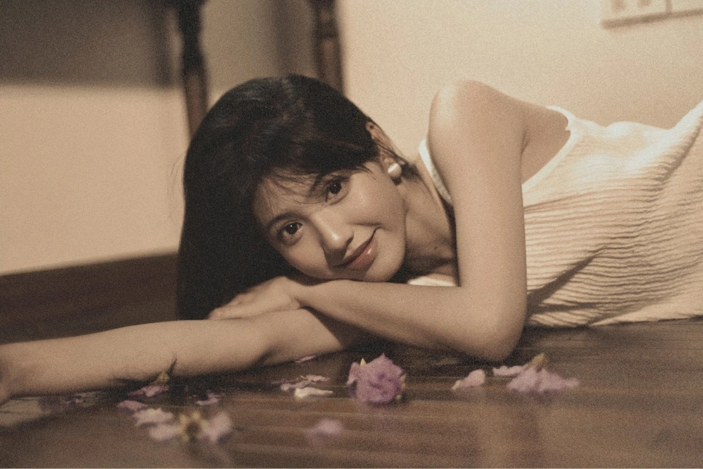 Cô gái gây sốt với bộ ảnh được ví giống mỹ nhân ảnh lịch thập niên 90 - 3 Cô gái gây sốt với bộ ảnh được ví giống mỹ nhân ảnh lịch thập niên 90 - 3