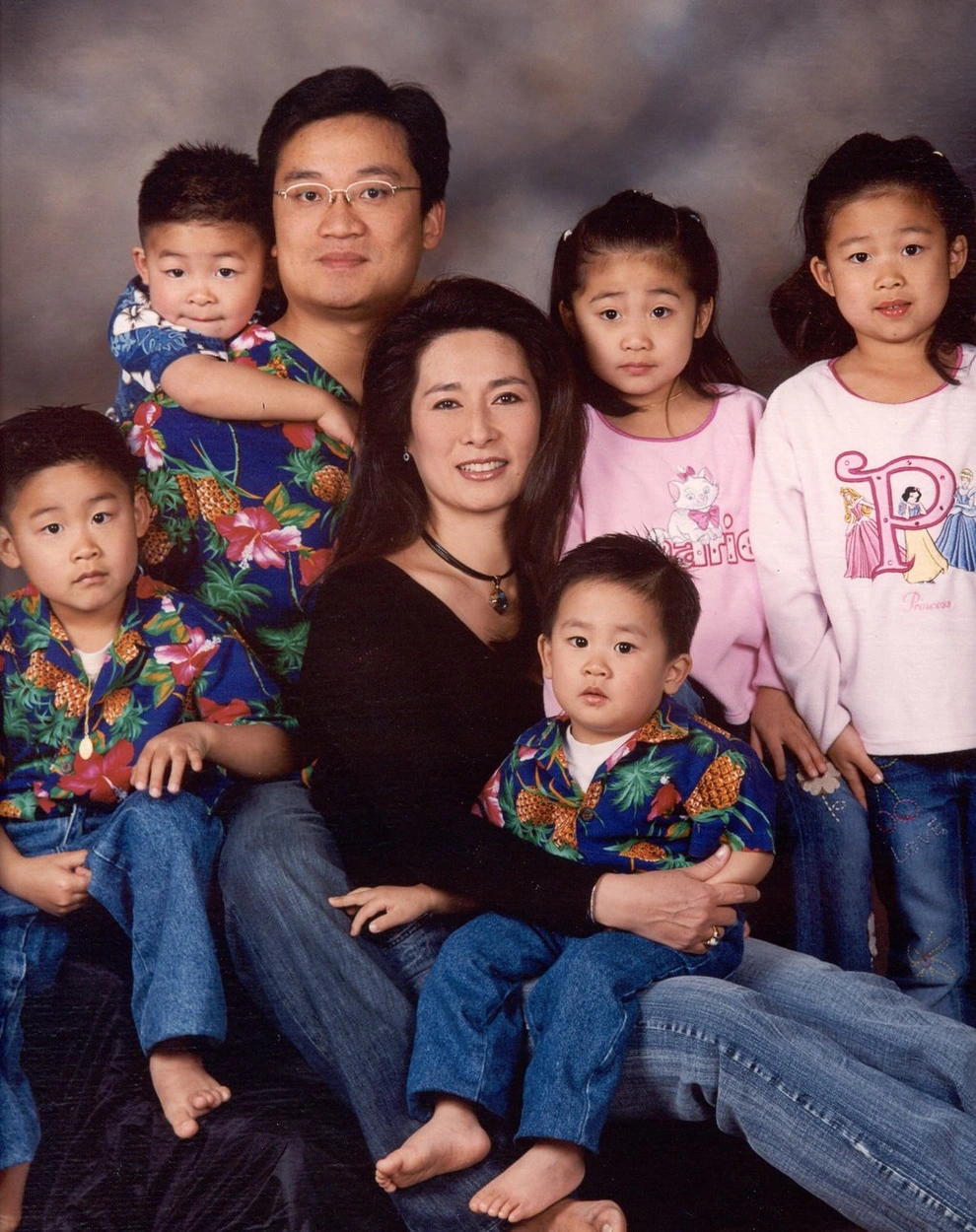 Gia đình gốc Á có bố mẹ cùng 5 con đều là bác sỹ, gây sốt vì tài năng - 2