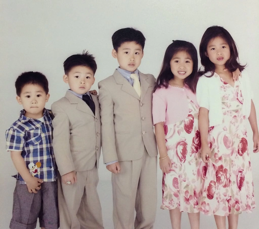 Gia đình gốc Á có bố mẹ cùng 5 con đều là bác sỹ, gây sốt vì tài năng - 3