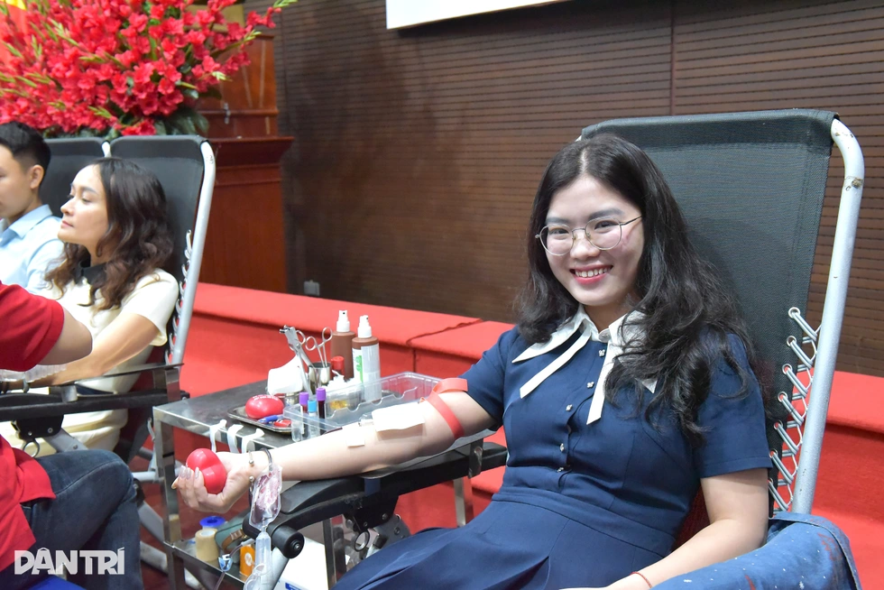 Cán bộ Bộ Nội vụ tham gia hiến máu, lan tỏa nghĩa cử vì cộng đồng - 5 Cán bộ Bộ Nội vụ tham gia hiến máu, lan tỏa nghĩa cử vì cộng đồng - 5
