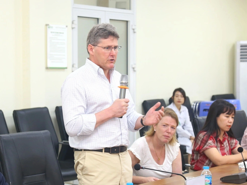 Mẹ cô gái người Anh xúc động gặp lại con trong hình hài người Việt - 2 Mẹ cô gái người Anh xúc động gặp lại con trong hình hài người Việt - 2