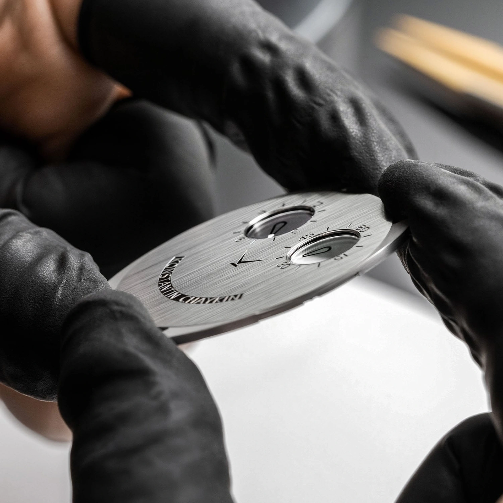 Ra mắt mẫu đồng hồ mỏng nhất thế giới, chỉ có 12 chiếc, giá không giới hạn - 3 Ra mắt mẫu đồng hồ mỏng nhất thế giới, chỉ có 12 chiếc, giá không giới hạn - 3