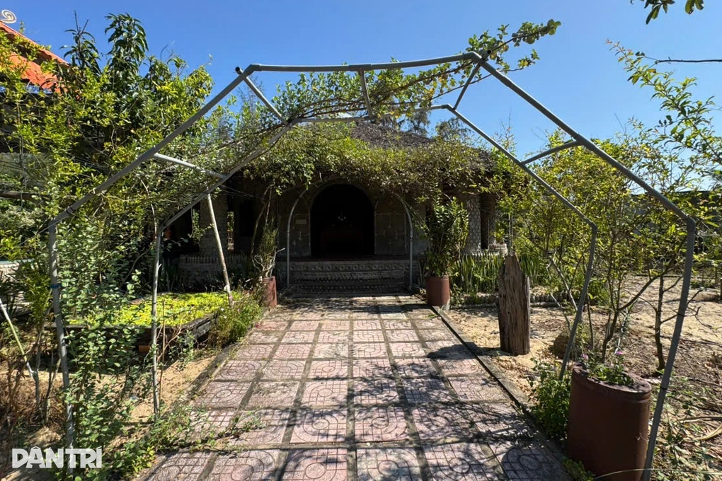 Công trình độc đáo từ 70.000 chai nhựa trong ngôi chùa bên bờ biển - 3 Công trình độc đáo từ 70.000 chai nhựa trong ngôi chùa bên bờ biển - 3