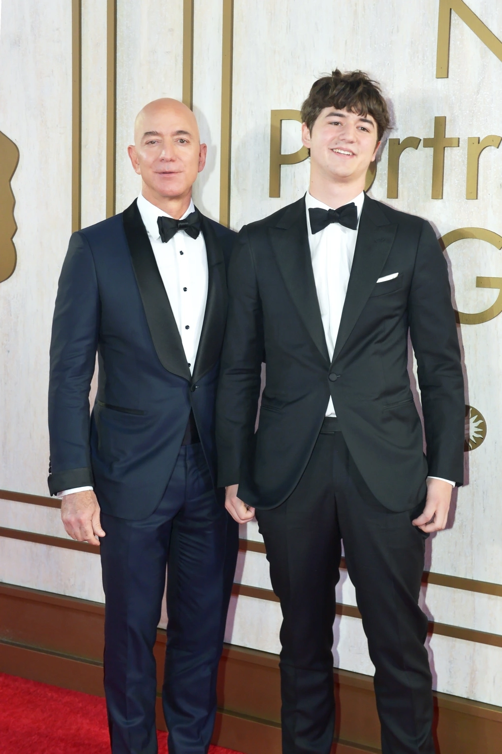Quý tử của tỷ phú Jeff Bezos: Ngoại hình bảnh bao, sống kín tiếng - 2 Quý tử của tỷ phú Jeff Bezos: Ngoại hình bảnh bao, sống kín tiếng - 2