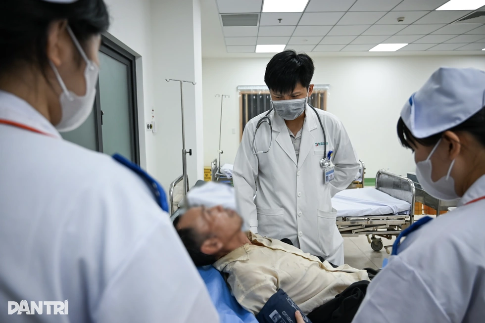 Đêm trắng và áp lực cấp cứu tại bệnh viện “nghìn tỷ” ở cửa ngõ TPHCM - 15