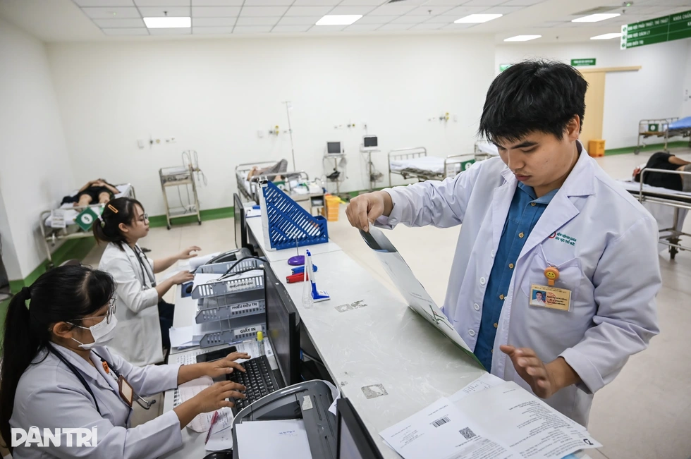 Đêm trắng và áp lực cấp cứu tại bệnh viện “nghìn tỷ” ở cửa ngõ TPHCM - 16