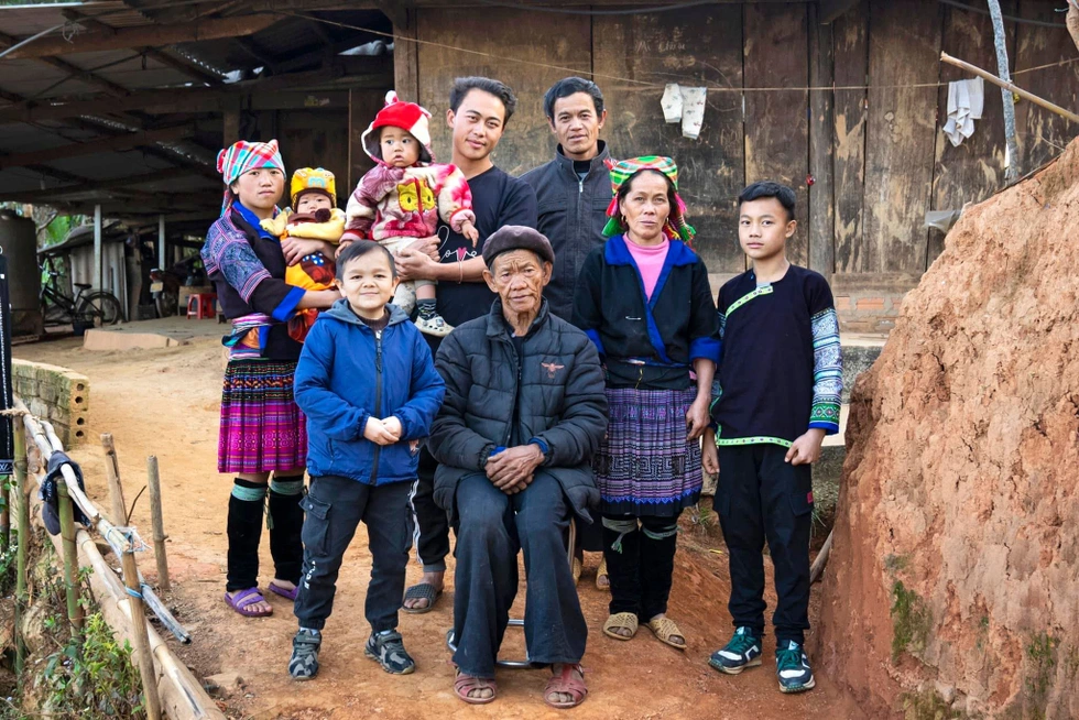 Chàng trai cao 1m ở Hà Nội: Làm 2 công việc cùng lúc, thu nhập gây bất ngờ - 2