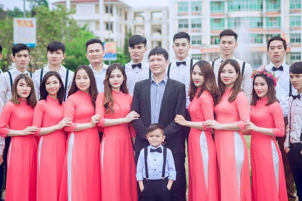 Chàng trai cao 1m ở Hà Nội: Làm 2 công việc cùng lúc, thu nhập gây bất ngờ - 3