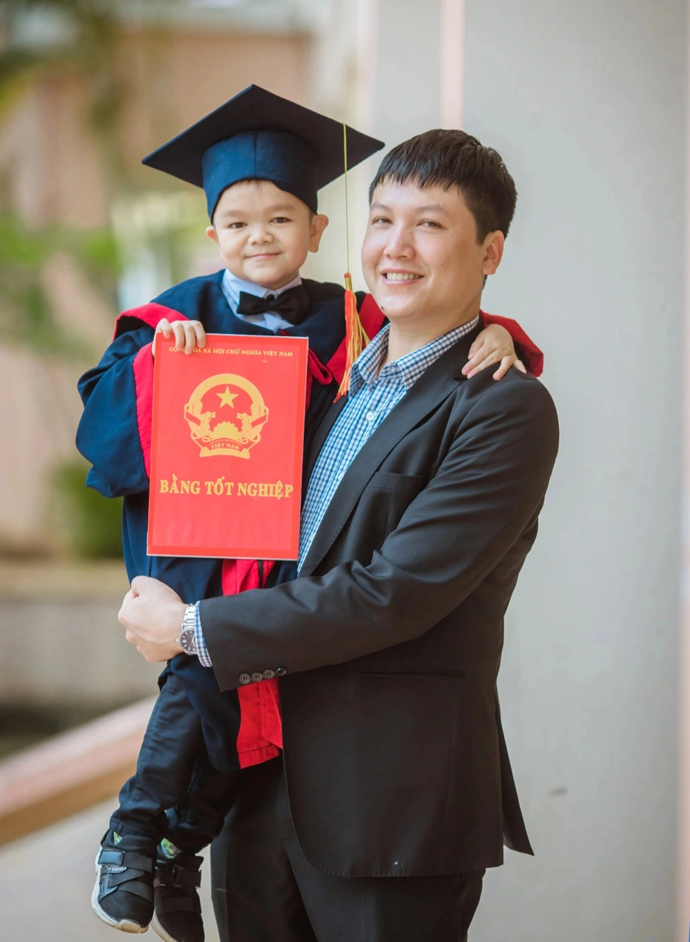 Chàng trai cao 1m ở Hà Nội: Làm 2 công việc cùng lúc, thu nhập gây bất ngờ - 4