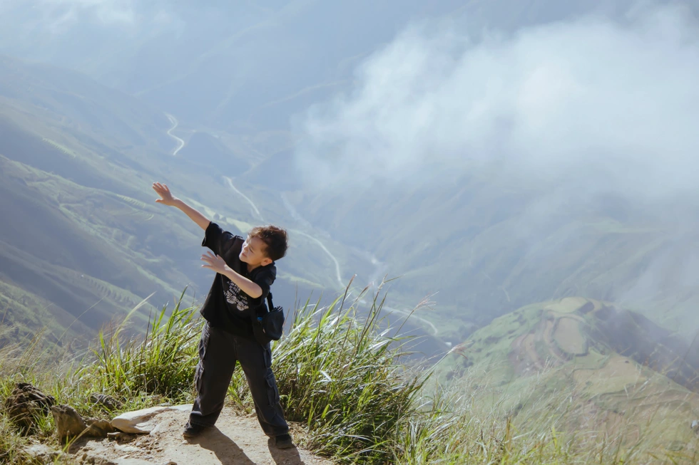 Chàng trai cao 1m ở Hà Nội: Làm 2 công việc cùng lúc, thu nhập gây bất ngờ - 7