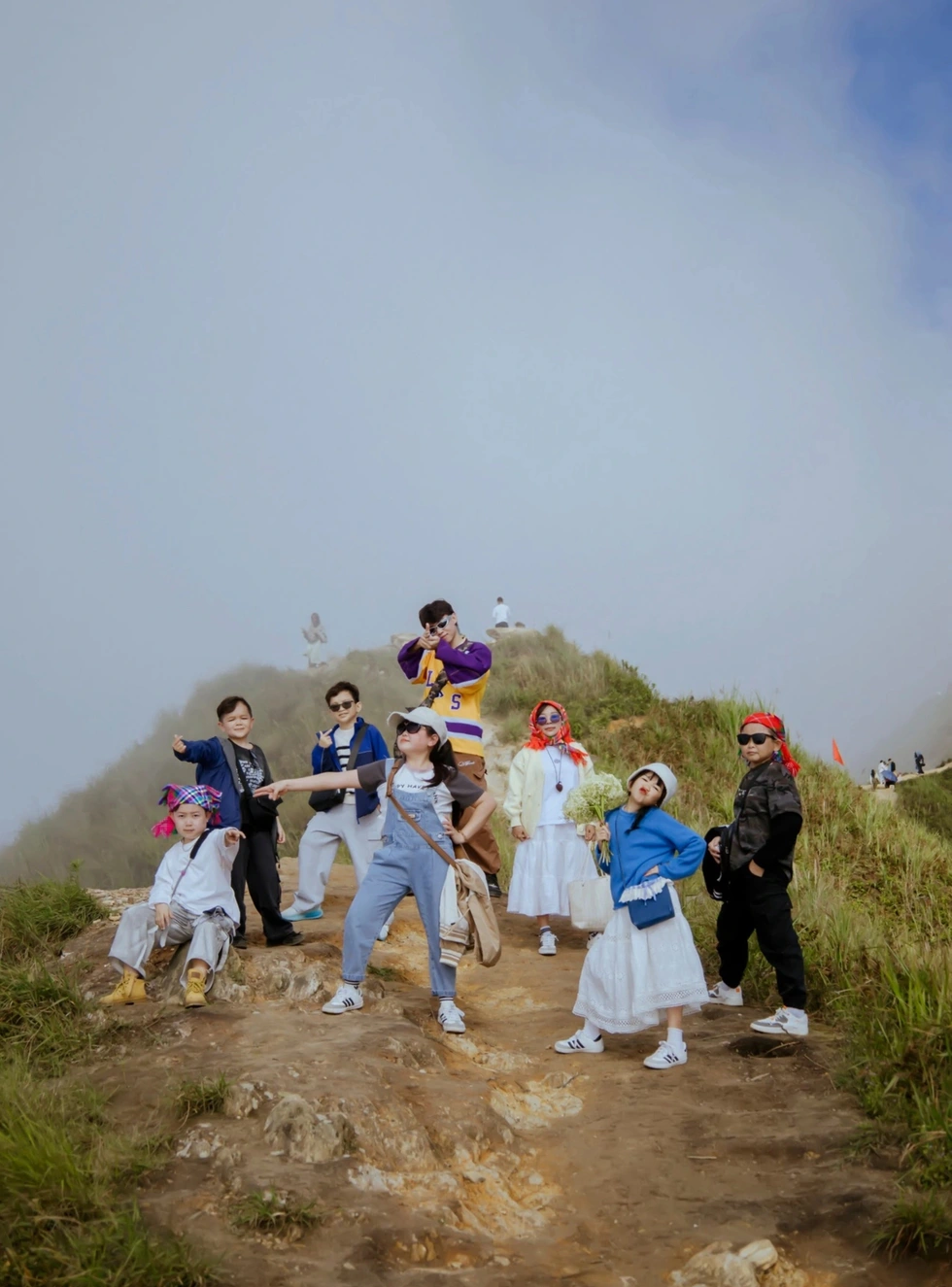 Chàng trai cao 1m ở Hà Nội: Làm 2 công việc cùng lúc, thu nhập gây bất ngờ - 8