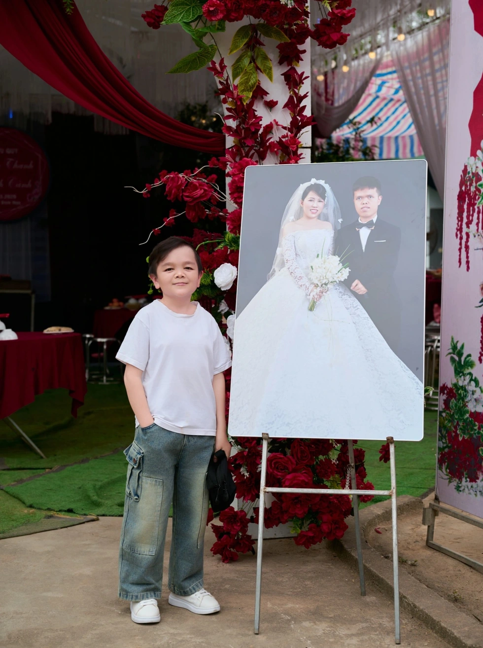 Chàng trai cao 1m ở Hà Nội: Làm 2 công việc cùng lúc, thu nhập gây bất ngờ - 9