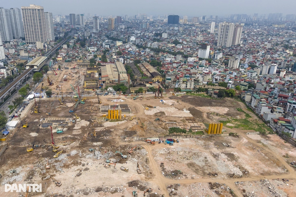 Tỷ phú Phạm Nhật Vượng nói đổi tên sân vận động Trống Đồng là có lý do - 6 Tỷ phú Phạm Nhật Vượng nói đổi tên sân vận động Trống Đồng là có lý do - 6