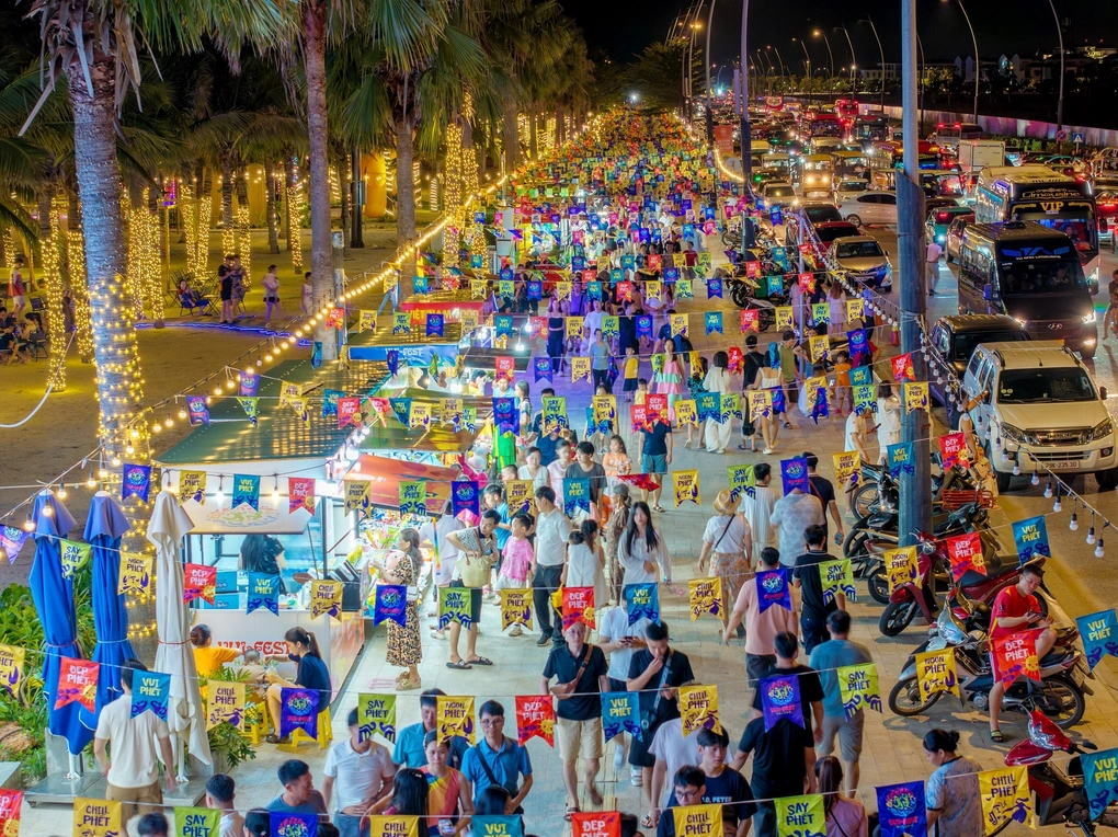 Bãi Cháy: Từ điểm đến mùa vụ tới vịnh lễ hội sôi động quanh năm - 2