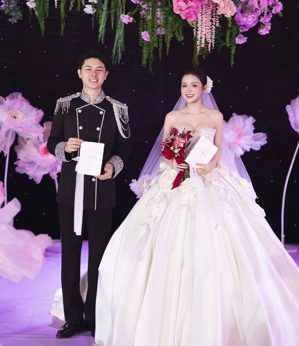 Hôn nhân của cặp đôi vợ hơn chồng 9 tuổi ở Hà Nội - 4 Hôn nhân của cặp đôi vợ hơn chồng 9 tuổi ở Hà Nội - 4