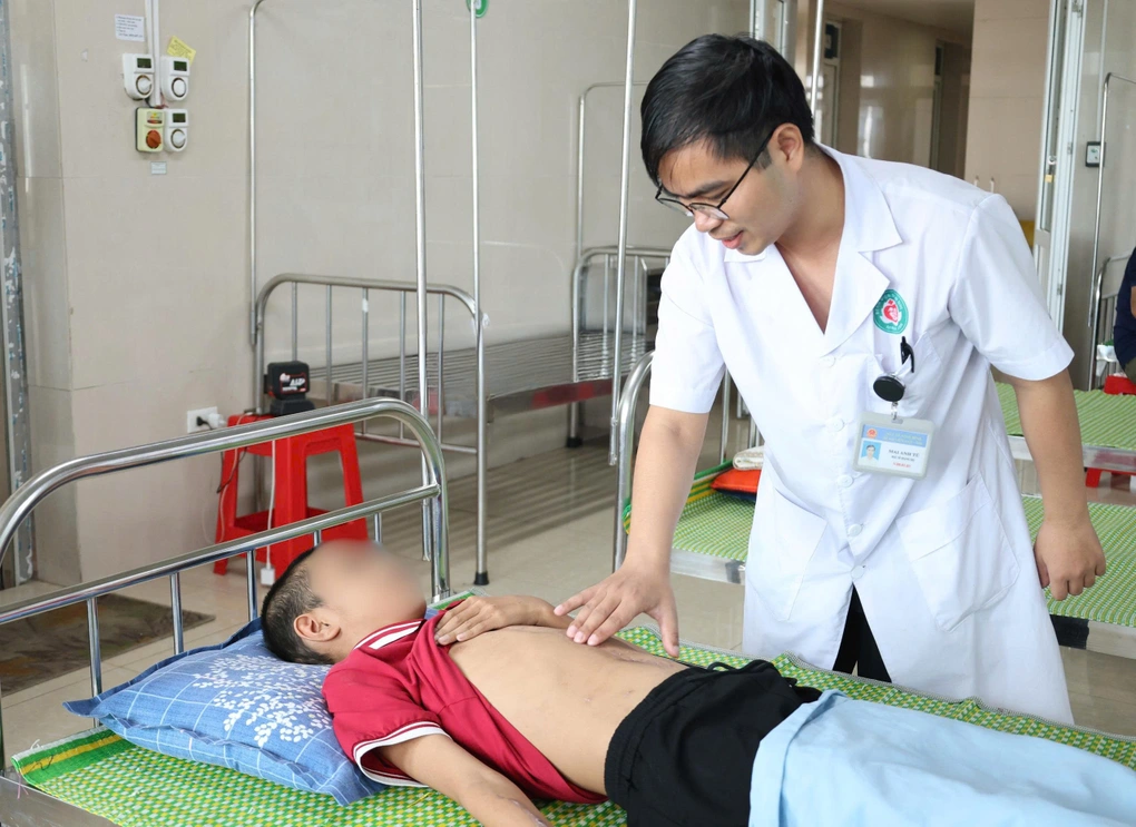 Bé trai 15 tuổi vỡ dạ dày sau cú tông vào bồn hoa, thoát chết ngoạn mục - 2