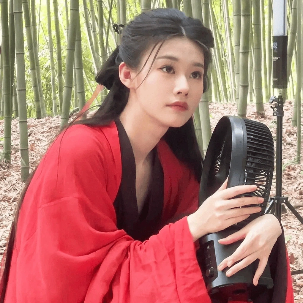 Cô gái Trung Quốc xinh đẹp hút 10 triệu người theo dõi trong 1 ngày là ai? - 2