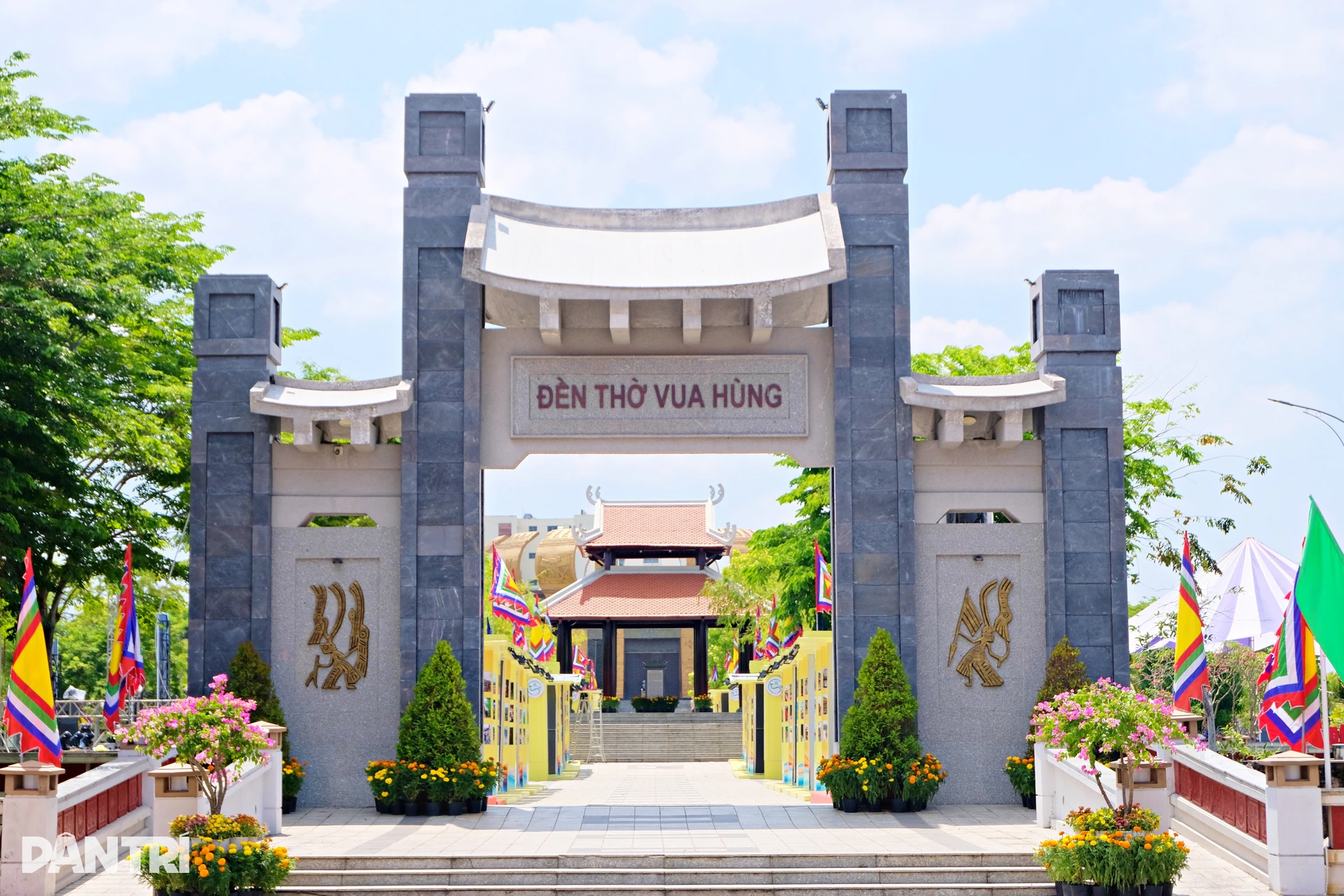 Bên trong đền thờ Vua Hùng lớn nhất miền Tây - 11 Bên trong đền thờ Vua Hùng lớn nhất miền Tây - 11