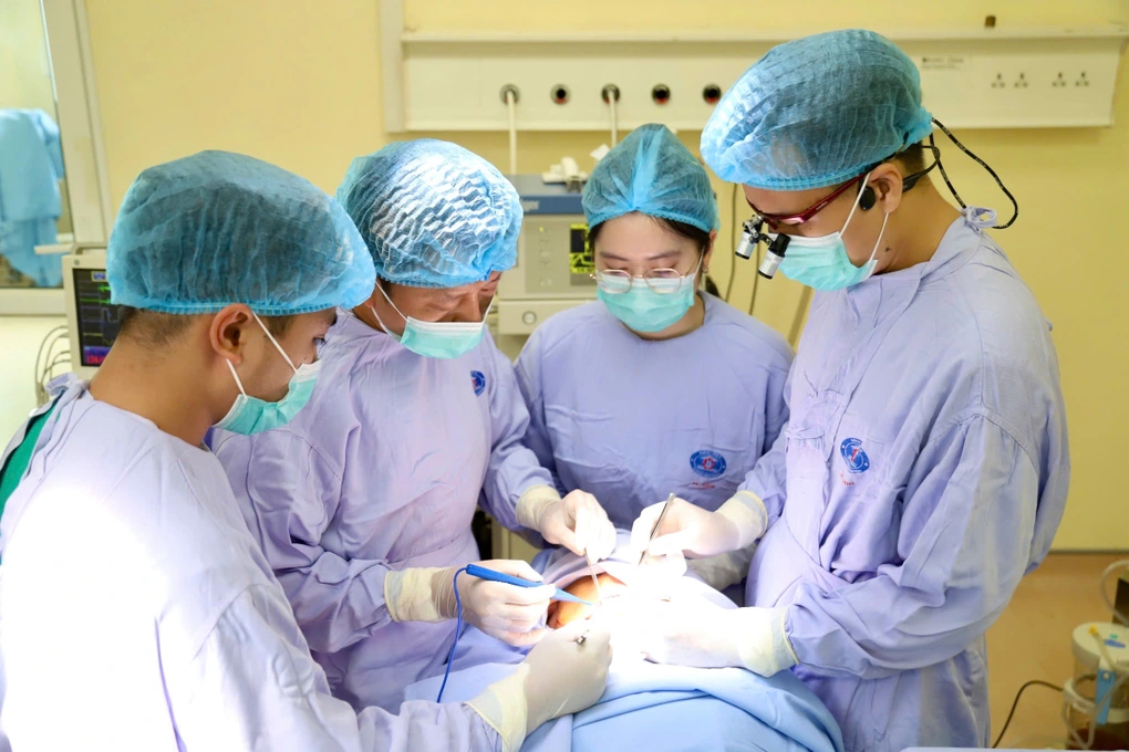 Đau loét lưỡi suốt 4 tháng, người đàn ông 33 tuổi bất ngờ mắc ung thư - 2 Đau loét lưỡi suốt 4 tháng, người đàn ông 33 tuổi bất ngờ mắc ung thư - 2