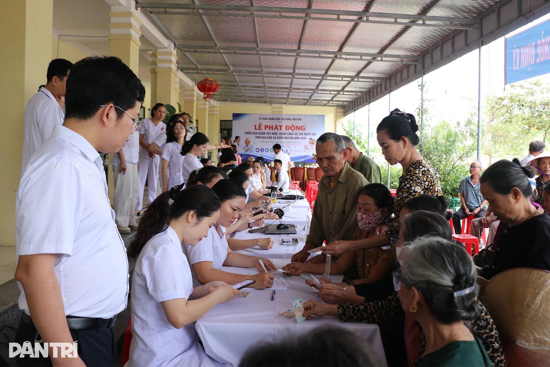 Cụ ông 91 tuổi đi từ 5h để khám sàng lọc sức khỏe - 3