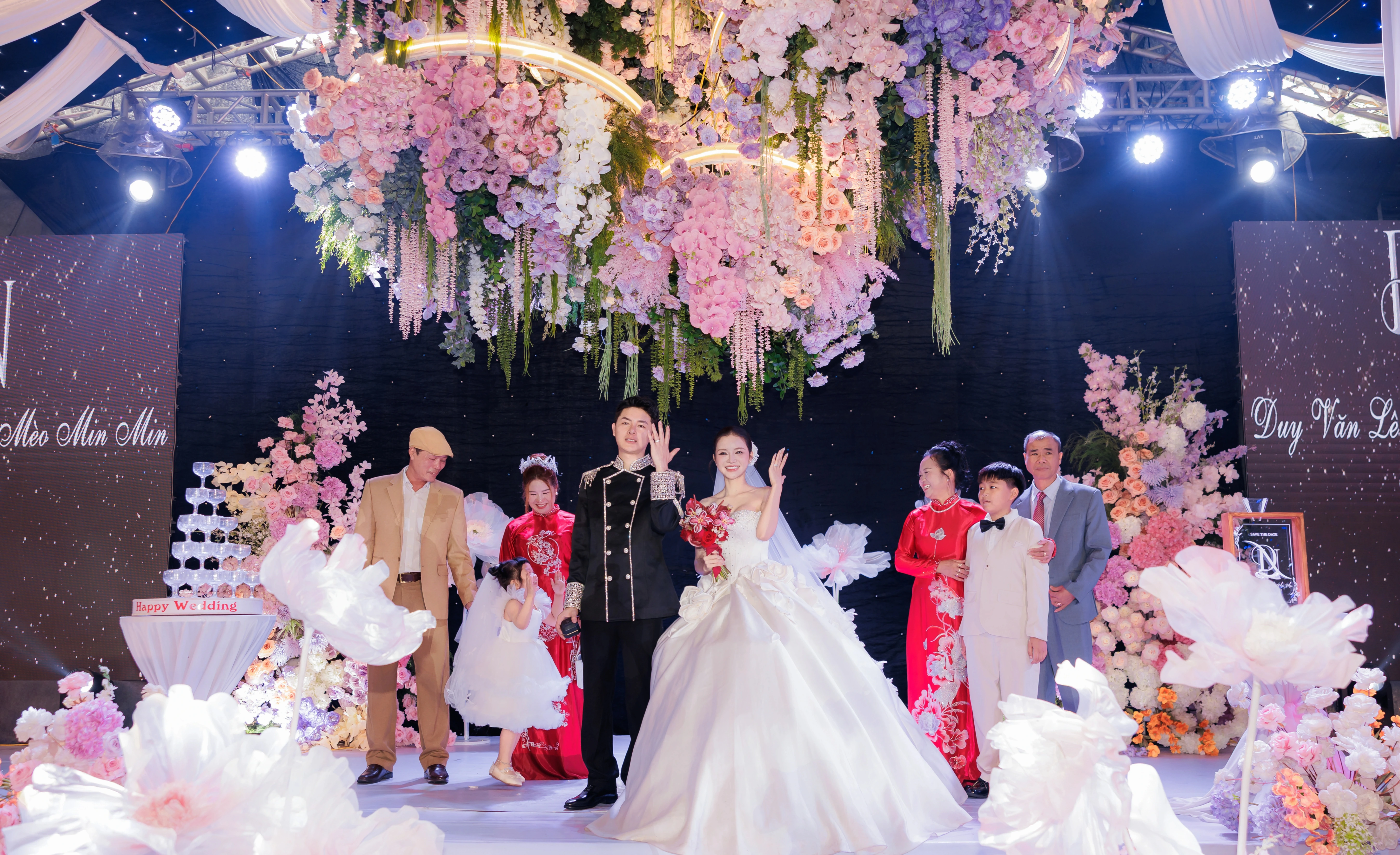 Hôn nhân của cặp đôi vợ hơn chồng 9 tuổi ở Hà Nội - 3 Hôn nhân của cặp đôi vợ hơn chồng 9 tuổi ở Hà Nội - 3