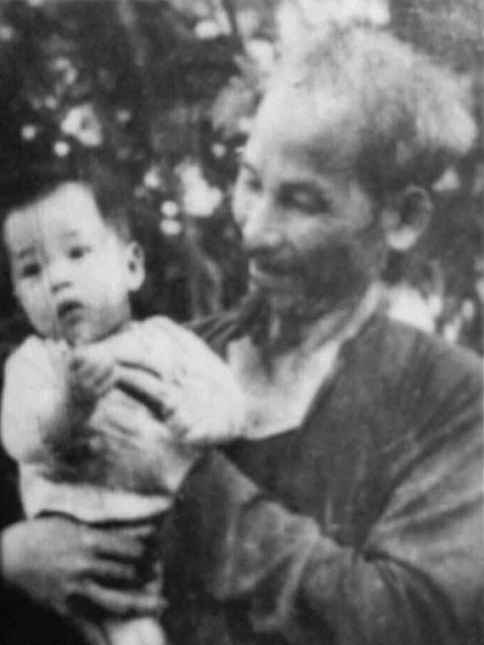 Gặp lại người phụ nữ ở Hà Nội trong bức ảnh “cháu thiếu nhi với Bác Hồ” - 4
