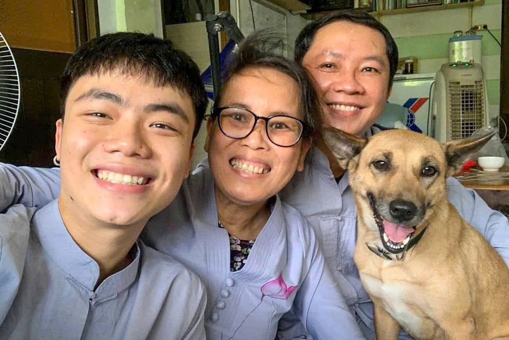Chuyện phía sau bức ảnh mẹ, con trai và chú chó gây chú ý - 3