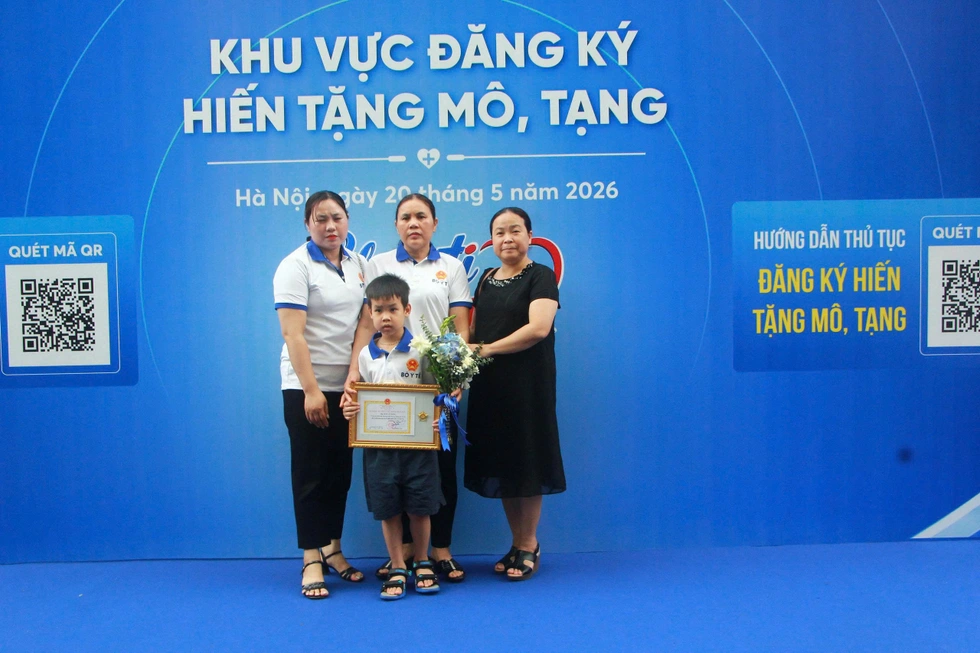Phó Thủ tướng Phạm Thị Thanh Trà xúc động viết đơn đăng ký hiến tạng - 6 Phó Thủ tướng Phạm Thị Thanh Trà xúc động viết đơn đăng ký hiến tạng - 6