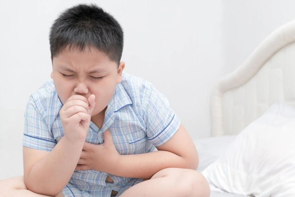 Bé trai 5 tuổi tổn thương phổi sau khi hít phải kem chống nắng dạng xịt - 2 Bé trai 5 tuổi tổn thương phổi sau khi hít phải kem chống nắng dạng xịt - 2