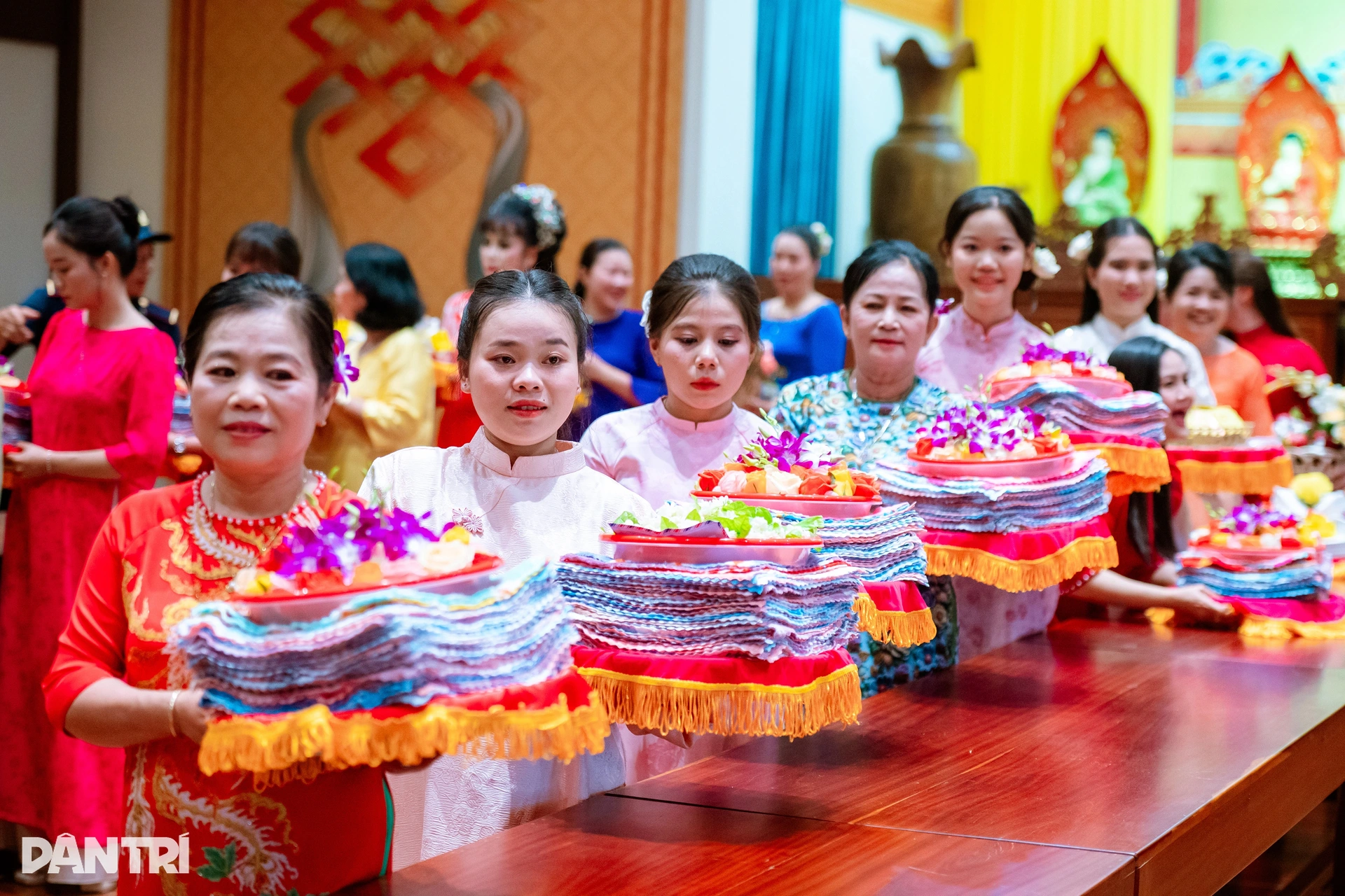 Người dân, du khách tấp nập về núi Bà Đen dâng lễ vía Linh Sơn Thánh Mẫu - 4