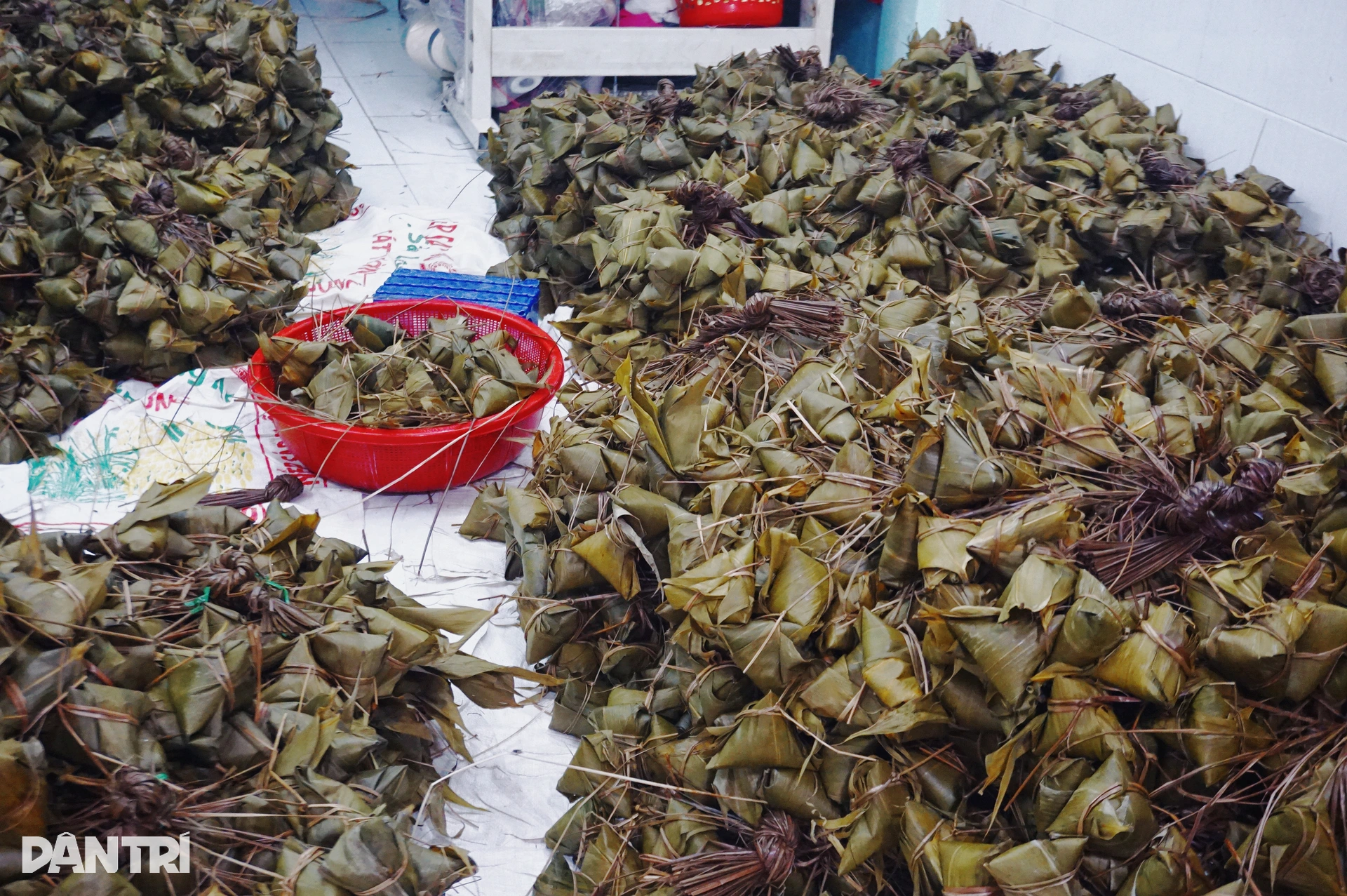 Con hẻm ở TPHCM mỗi năm chỉ đỏ lửa 4 ngày, làm món bánh đón Tết Đoan Ngọ - 12 Con hẻm ở TPHCM mỗi năm chỉ đỏ lửa 4 ngày, làm món bánh đón Tết Đoan Ngọ - 12