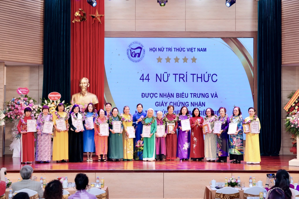 Tôn vinh 44 nữ trí thức Việt Nam tiêu biểu trong các lĩnh vực - 2 Tôn vinh 44 nữ trí thức Việt Nam tiêu biểu trong các lĩnh vực - 2